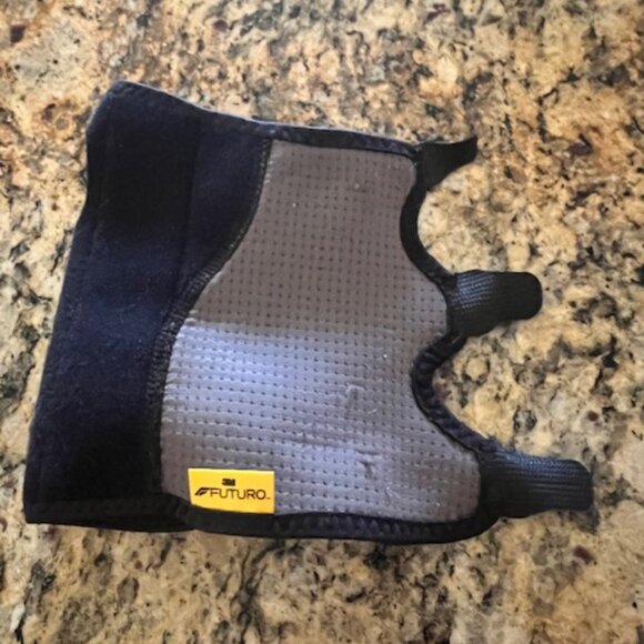 Futuro Right hand brace, adjustable - Picture 7 of 7